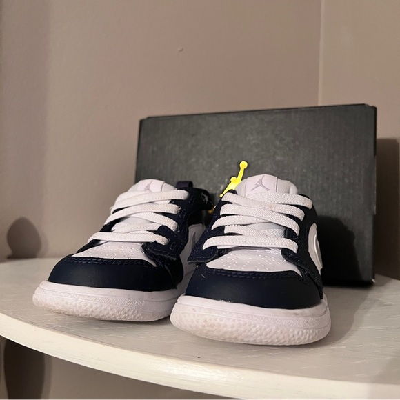 Jordan 1 Low Alt - Picture 3 of 8